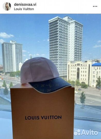 Кепка бейсболка LV