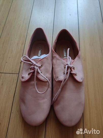 Nike,Converse, Charles & Keith, Rockport, Crocs