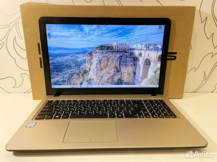 Asus X540UA/I3-6006U/SSD 240 Гб/8 Gb/FullHD