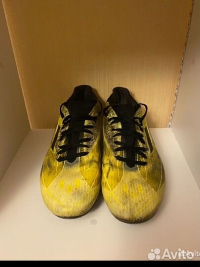 Футбольные бутсы adidas messi