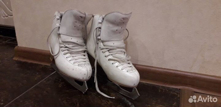 Коньки профессиональные