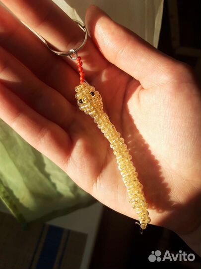 Брелок золотая змейка