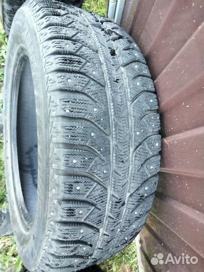 Bridgestone Ice Cruiser 7000 215/60 R17 100T