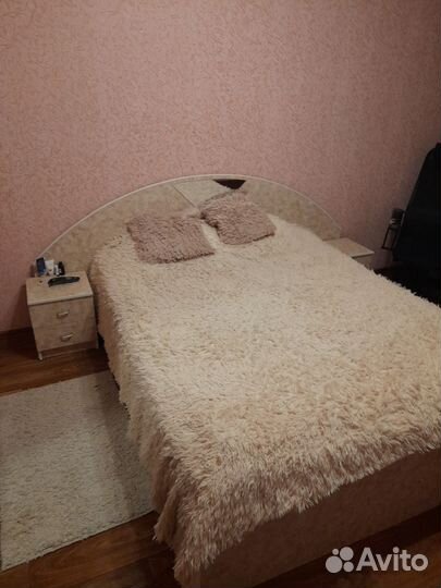 Кровать,шкаф,тумбочки 2,комод