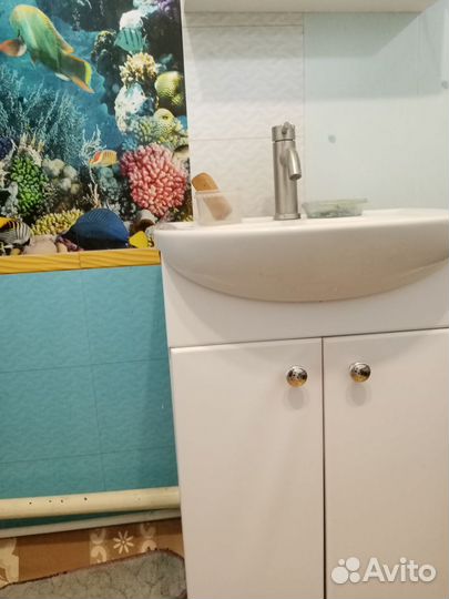 Раковина с тумбой, почти новая, для ванной бу