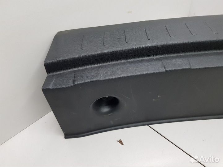 Обшивка багажника на заднюю панель