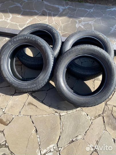 Goodyear UltraGrip Ice 235/60 R18 107T