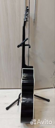 Акустическая гитара