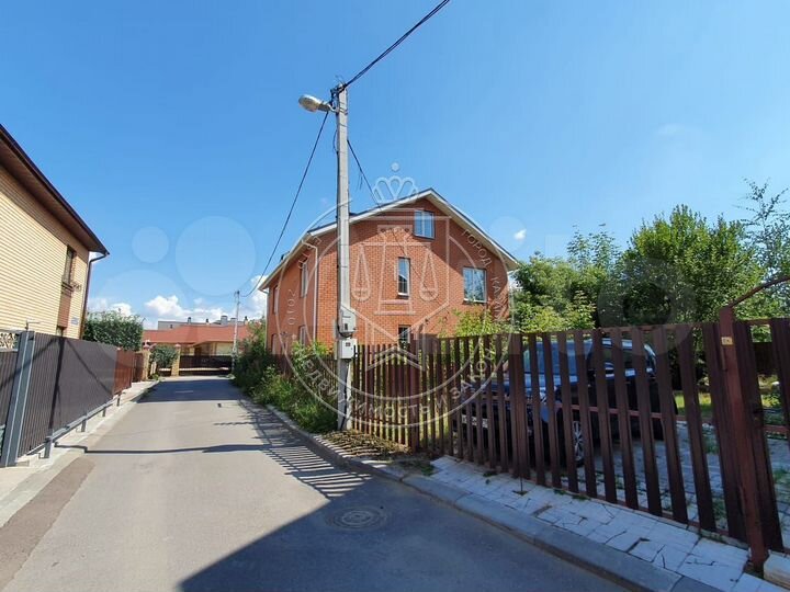 Таунхаус 141 м² на участке 5 сот.