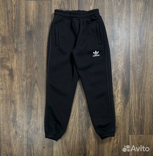 Спортивные штаны adidas