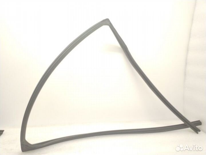 Уплотнитель стекла двери задний правый Chery Tiggo