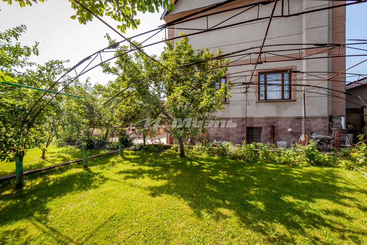 Дом 350 м² на участке 8 сот.