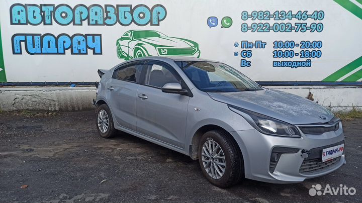 Накладка левая Kia Rio 4 84790H0000. Сломано крепл