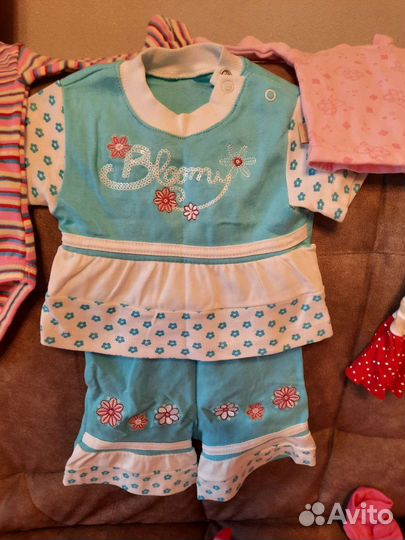 Вещи от 0 до 6 месяцев + игрушка на кроватку