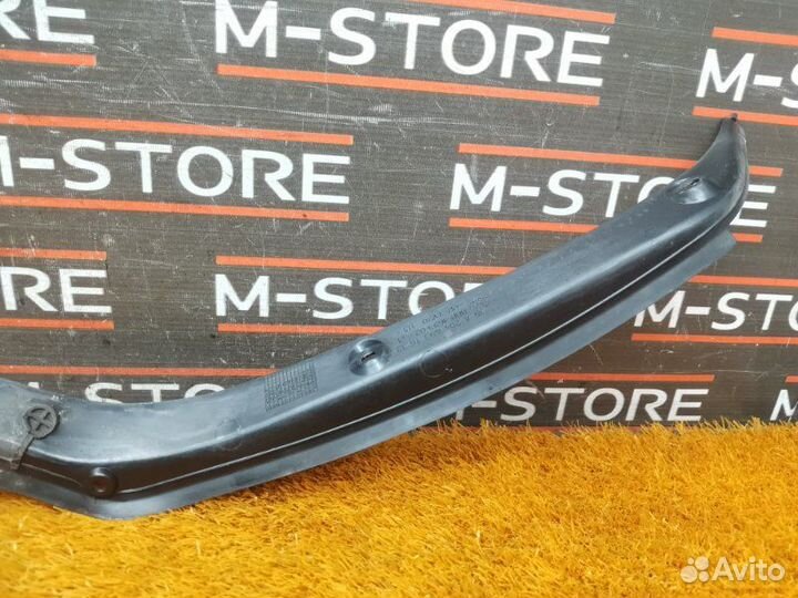 Водосток багажника правый Mercedes-Benz C-Class