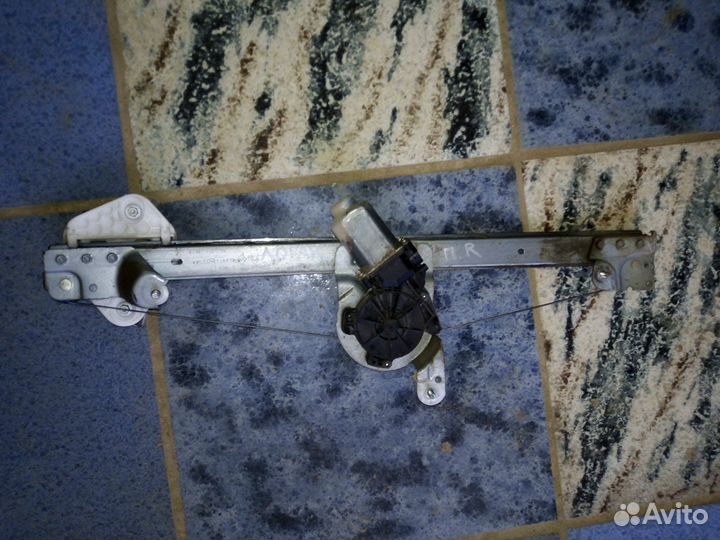 Стеклоподьемник электро пер правый логан 1,сандеро