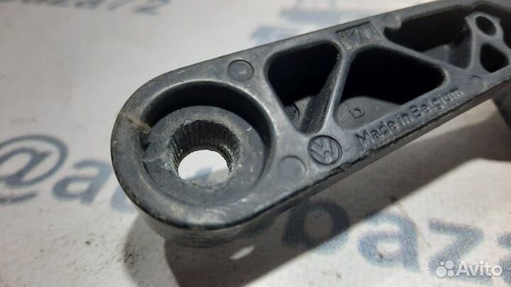 Поводок дворника передний правый Volkswagen Golf 3