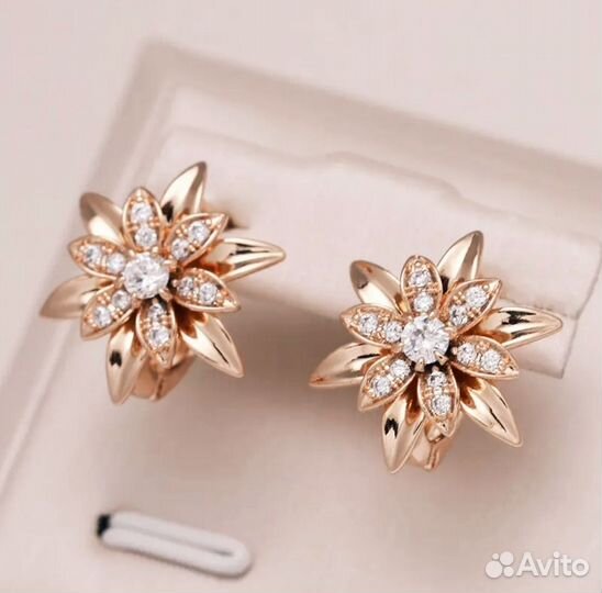 Серьги золото 585 RG в форме цветка с цирконами