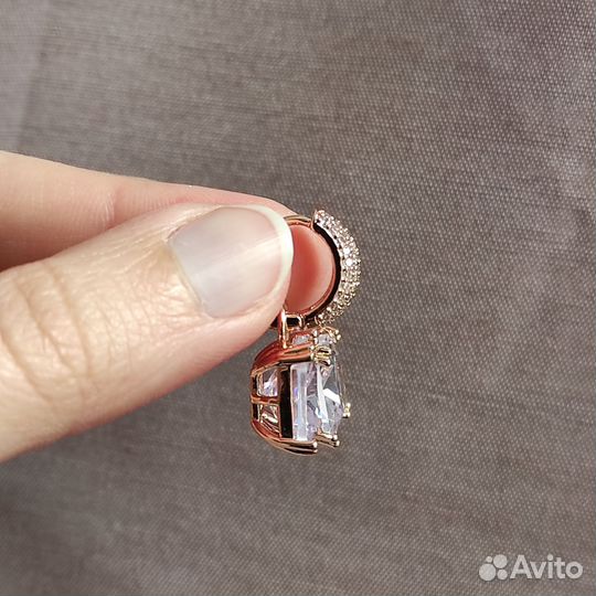 Серьги с прозрачными кристаллами Swarovski