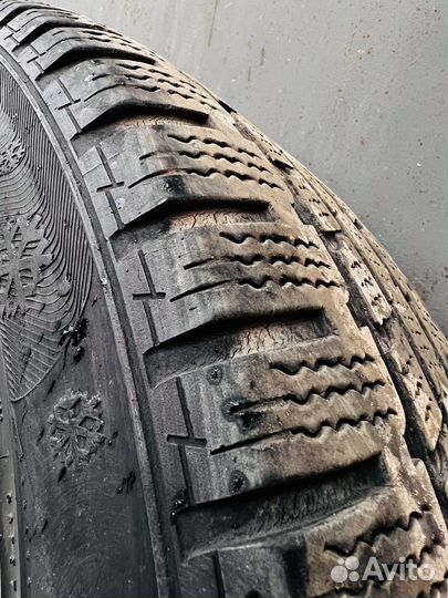 Kumho I'Zen KW27 215/55 R16 93V