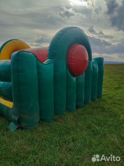 Надувной батут бои на брусе