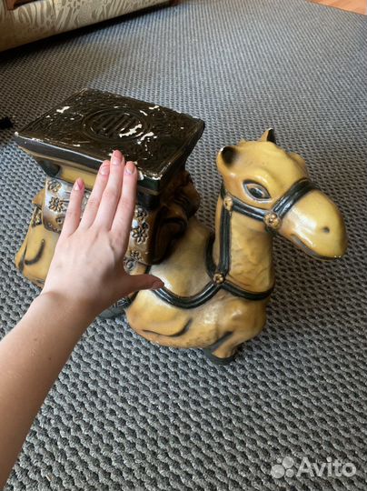 Напольная подставка столик верблюд