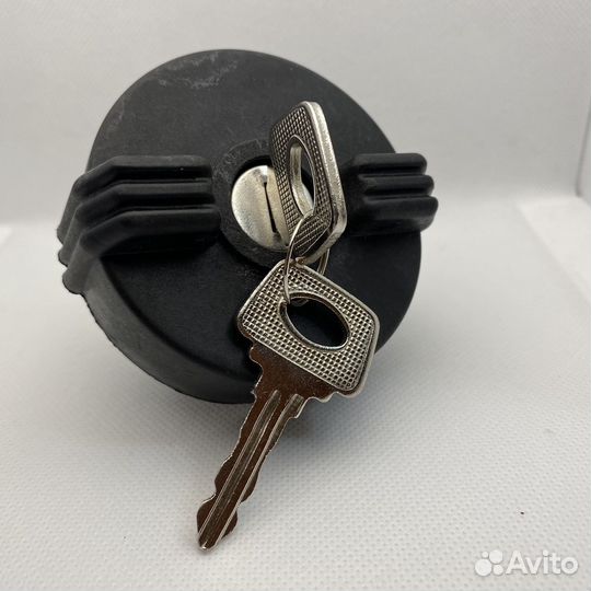 Крышка бензобака с замком ваз 2101-2107 новая