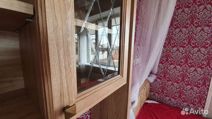 Кровать б/у, шкаф, стол письменный для школьника