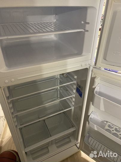 Холодильник бу indesit