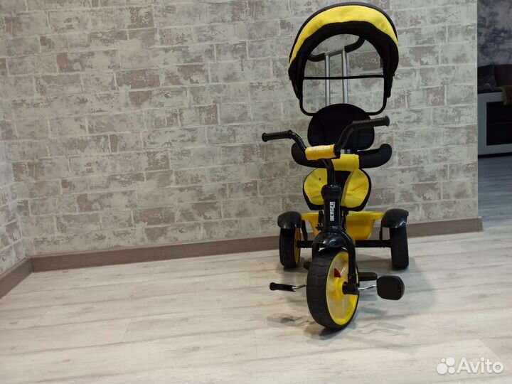 Детский велосипед с ручкой