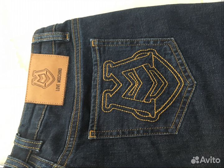 Джинсы Moschino