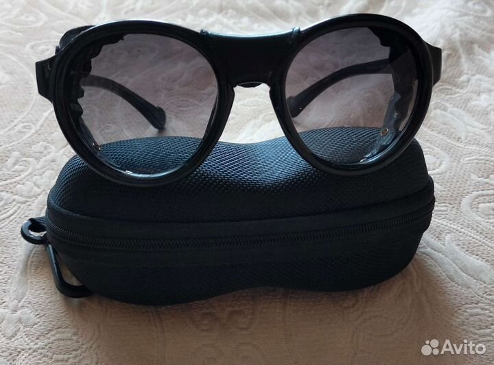 Солнцезащитные очки