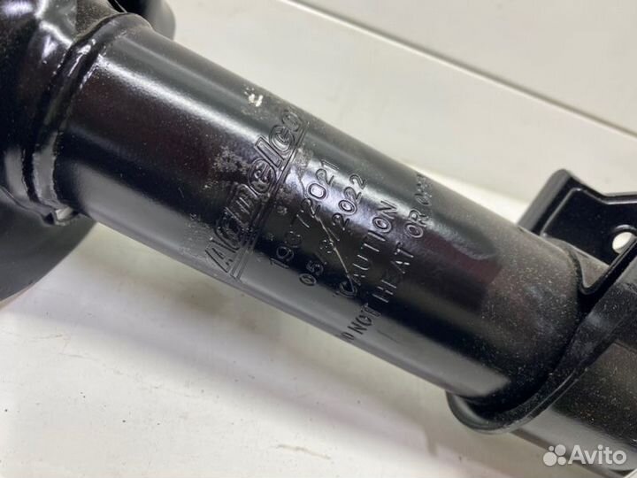 Амортизатор передний левый Opel Antara