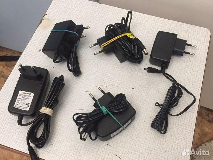 Зарядки. Для роутера, тв приставки