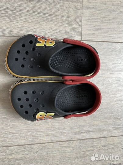 Детские резиновые сапоги и crocs