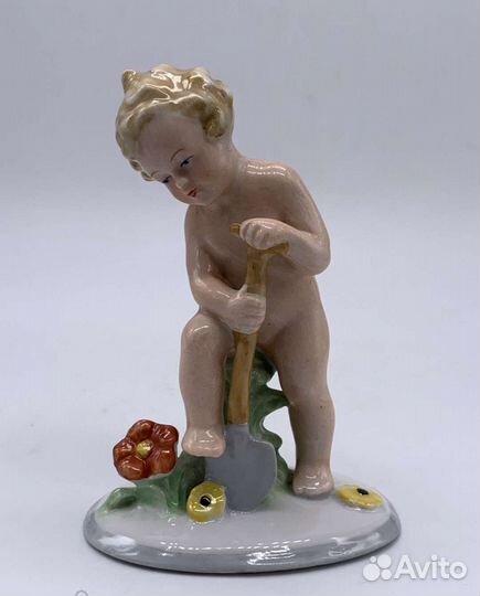 Фарфоровая статуэтка, старая германия