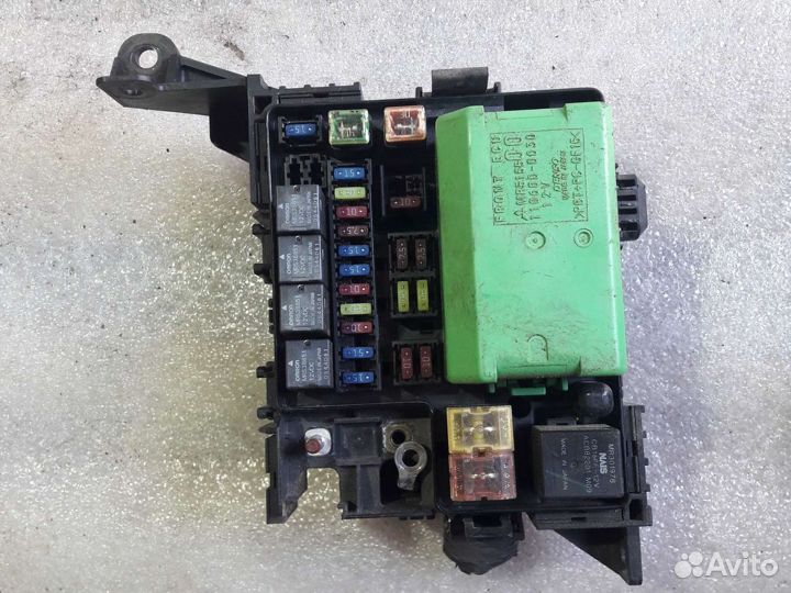 Блок предохранителей Mitsubishi Outlander 2002-200