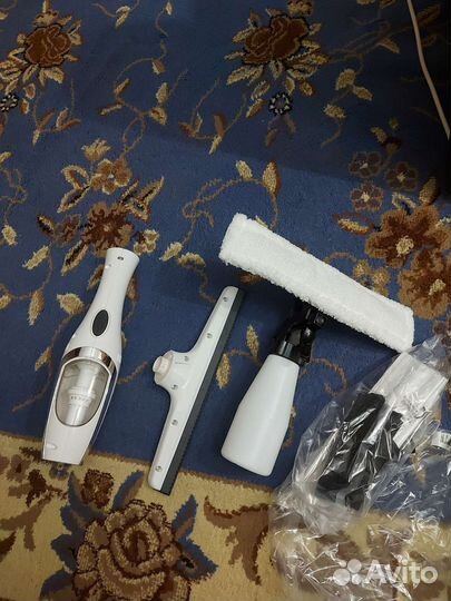 Пылесос и распылитель для чистки окон 2 в 1