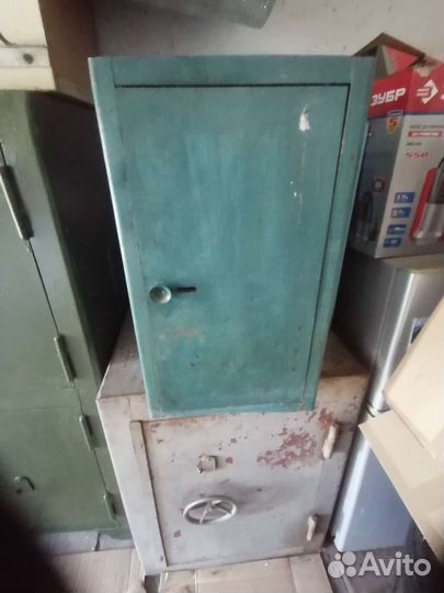 Сейф небольшой