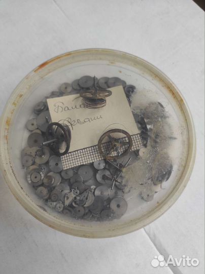 Новые запчасти к часам советского производства