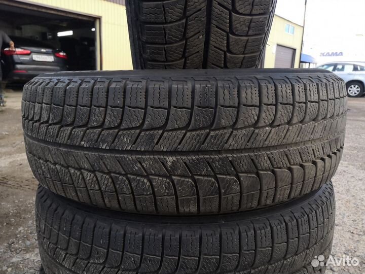 Michelin X-Ice 3 215/65 R17 99T