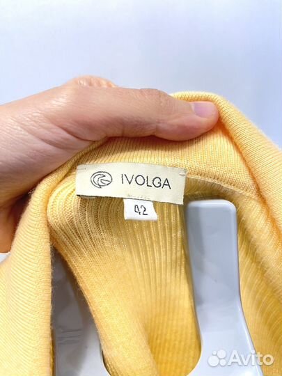 Поло нежно-желтого цвета Ivolga тонкое и с шерстью