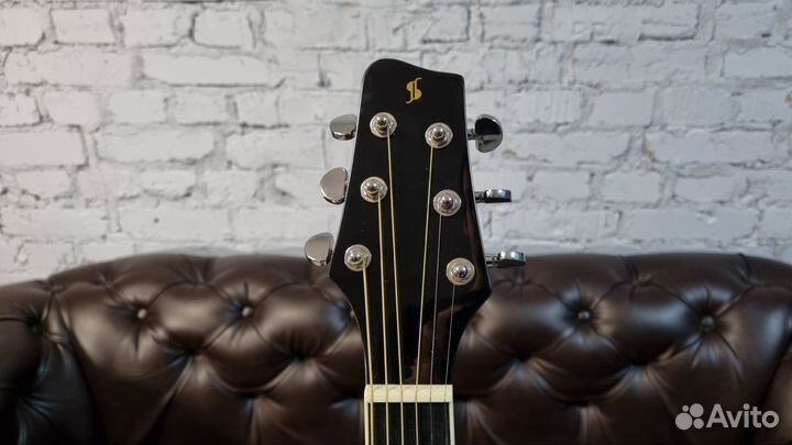 Акустическая гитара Stagg + аксессуар