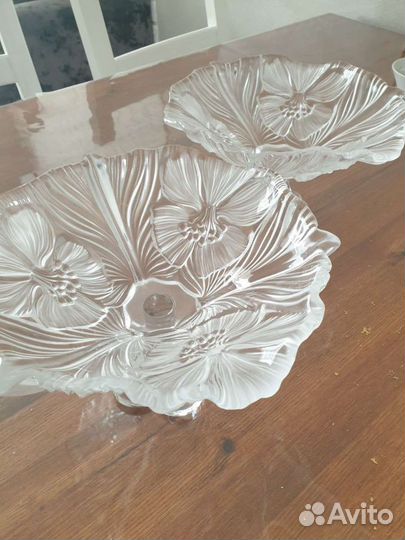 Ваза для фруктов на ножке