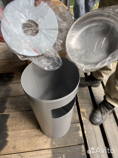 Урна с пепельницей