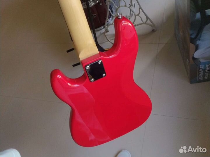 Бас гитара Homage