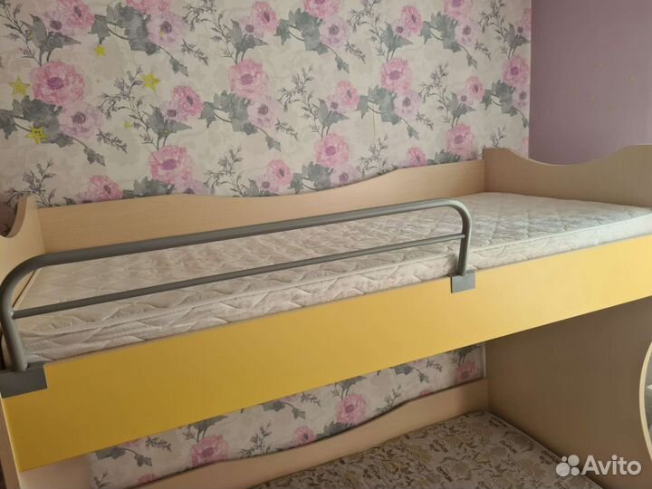 Двухъярусная кровать