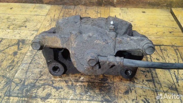 Суппорт передний правый Nissan X-Trail T31 2.0