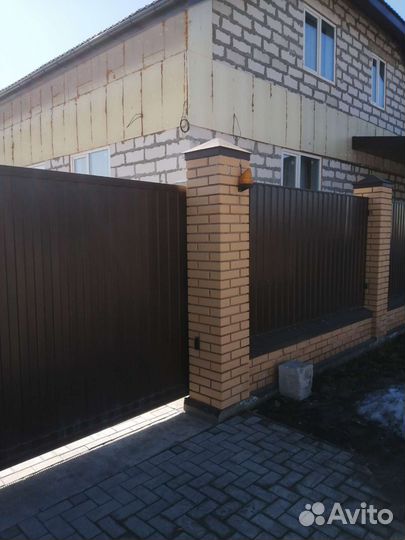 Бригада строителей каменщики