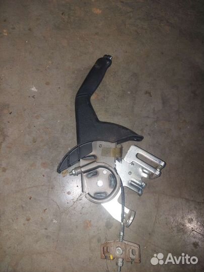 Рачка ручного тормоза на hyundai solaris